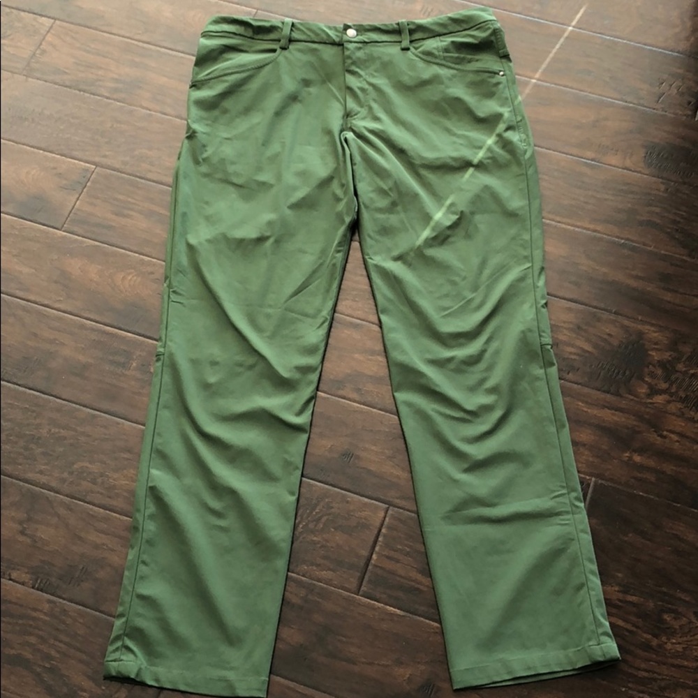 Lululemon ABC pants. Excellent condition  38X32